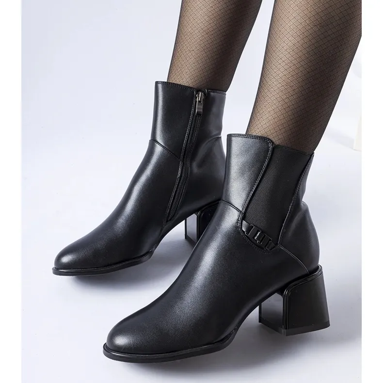 Bottines Collobiano isolées noires le noir