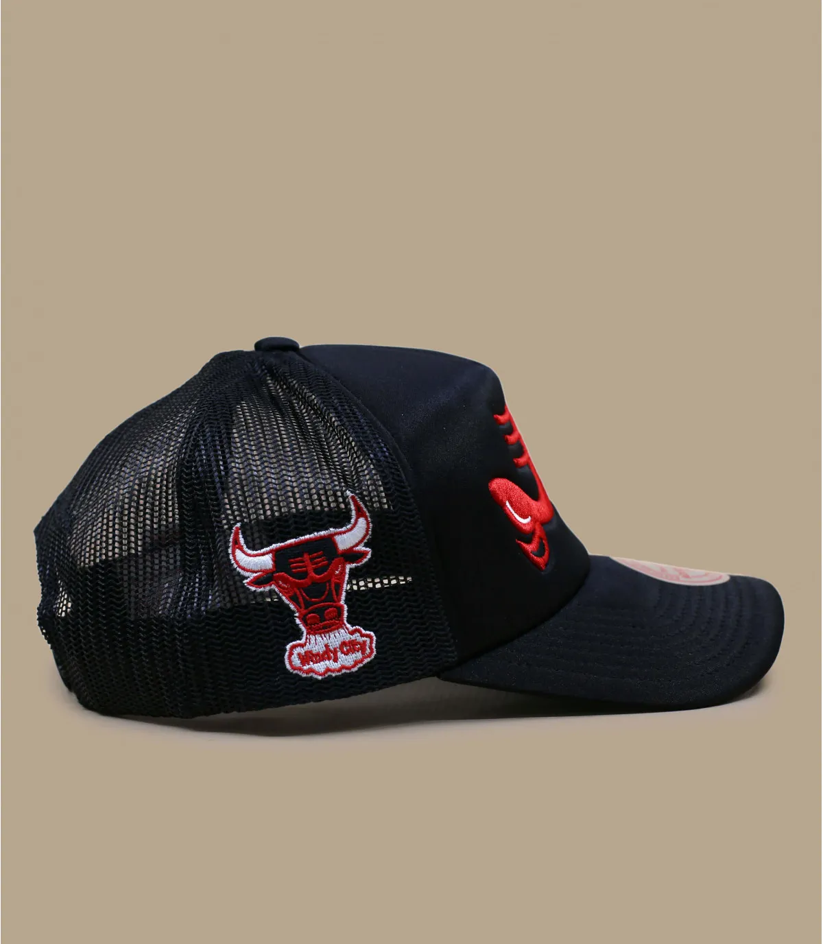 casquette trucker chicago bulls - Logo Remix Trucker Bulls Mitchell & Ness : Headict