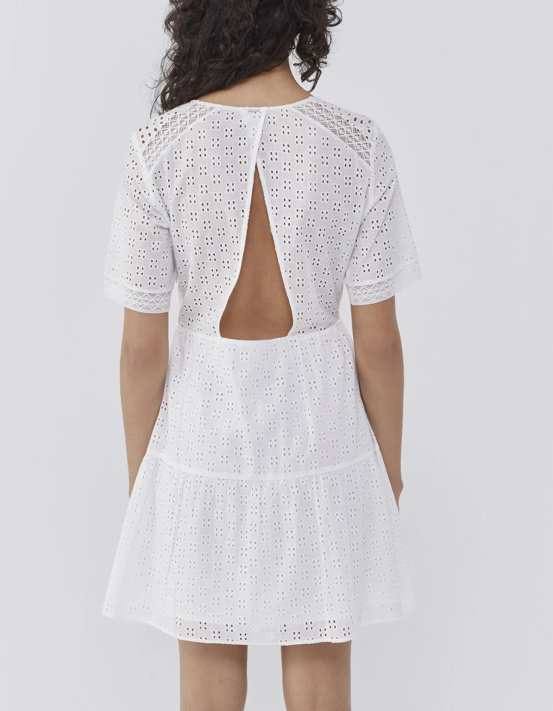 Robe blanc cassé broderie anglaise femme