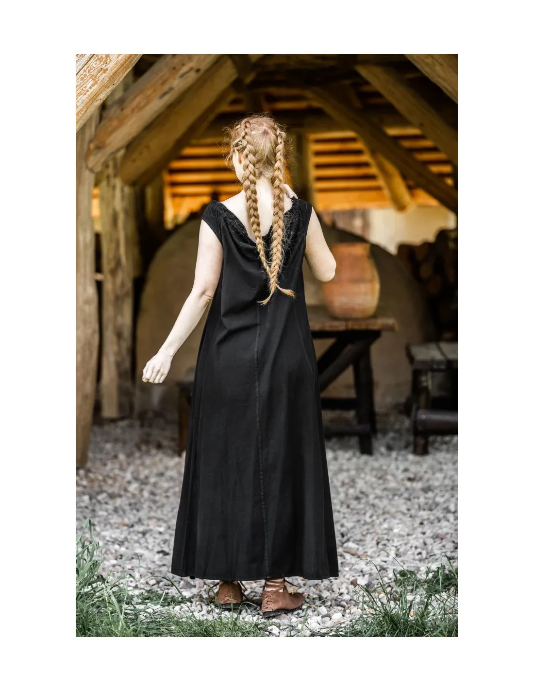 Robe médiévale longue modèle Ella, couleur noire ⚔️ Boutique Épées