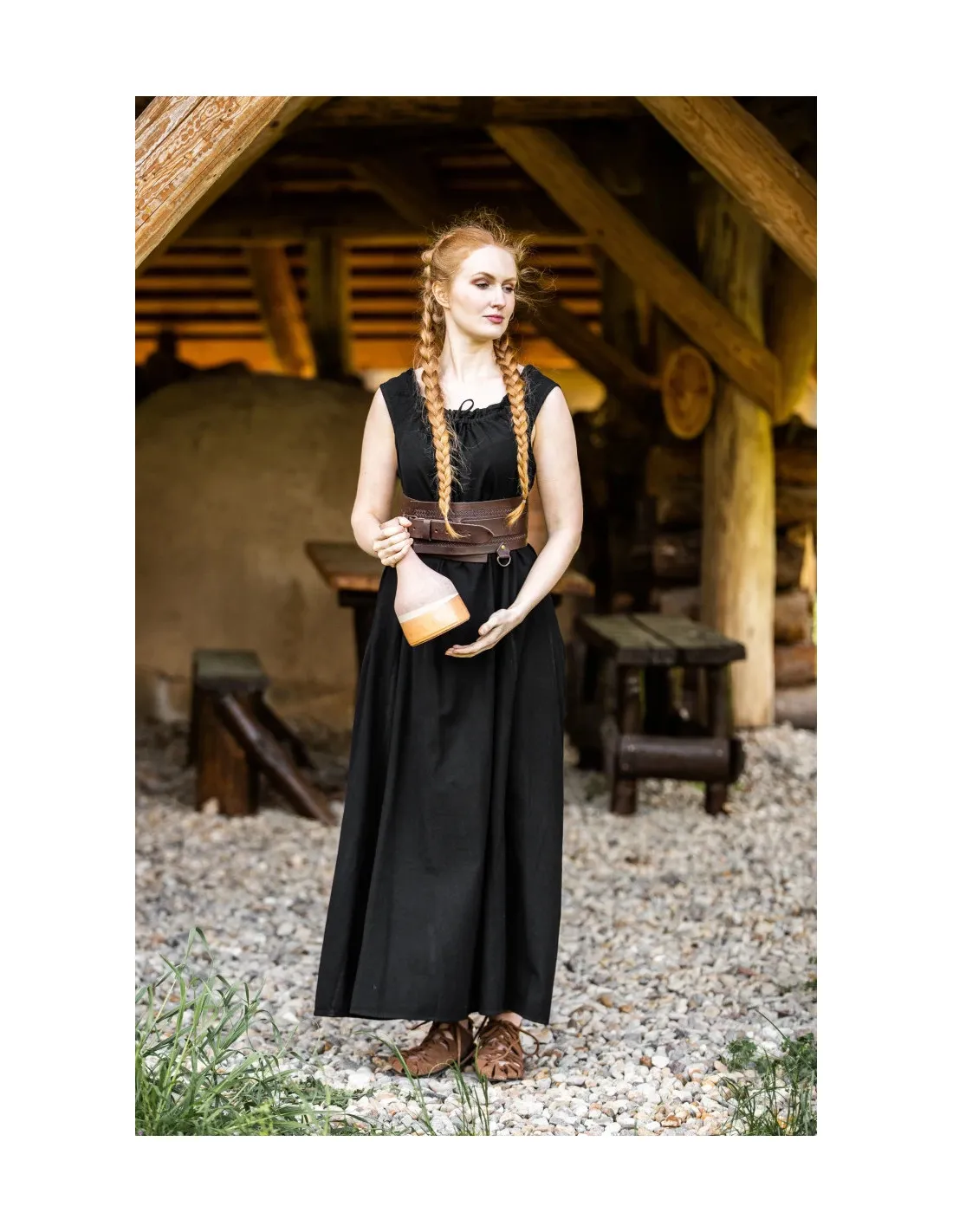 Robe médiévale longue modèle Ella, couleur noire ⚔️ Boutique Épées