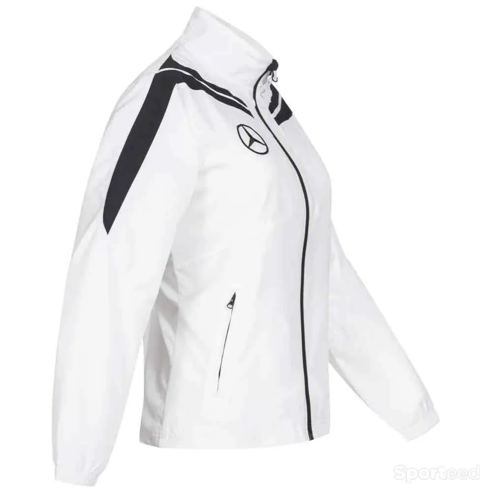 Veste Mercedes-Benz Femme neuf Ajouté le : 25/09/2023