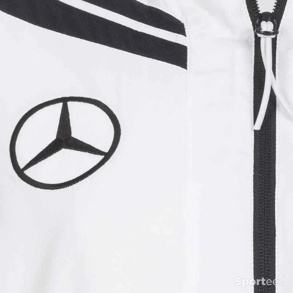 Veste Mercedes-Benz Femme neuf Ajouté le : 25/09/2023