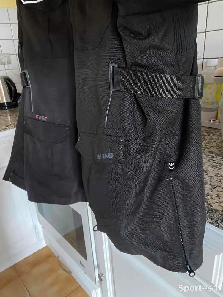 Veste moto grande taille  d'occasion Ajouté le : 22/11/2023