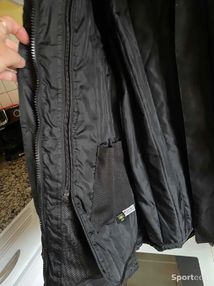 Veste moto grande taille  d'occasion Ajouté le : 22/11/2023